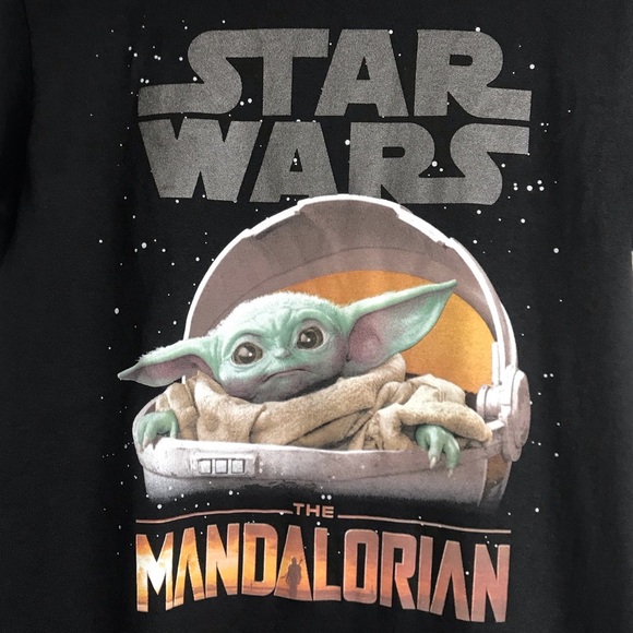 NWT Disney Parks Star Wars The Mandalorian Baby Yoda Graphic T-shirt Size Small - Picture 2 of 6